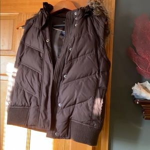 Gap size small vest with faux fur hood